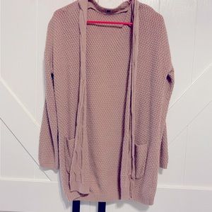 Adorable pink fall/winter sweater! 🩷